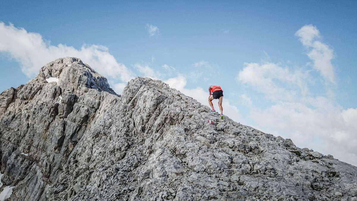 3 Gipfel in unter 3 Stunden: Toni Palzer kämpft sich nach oben